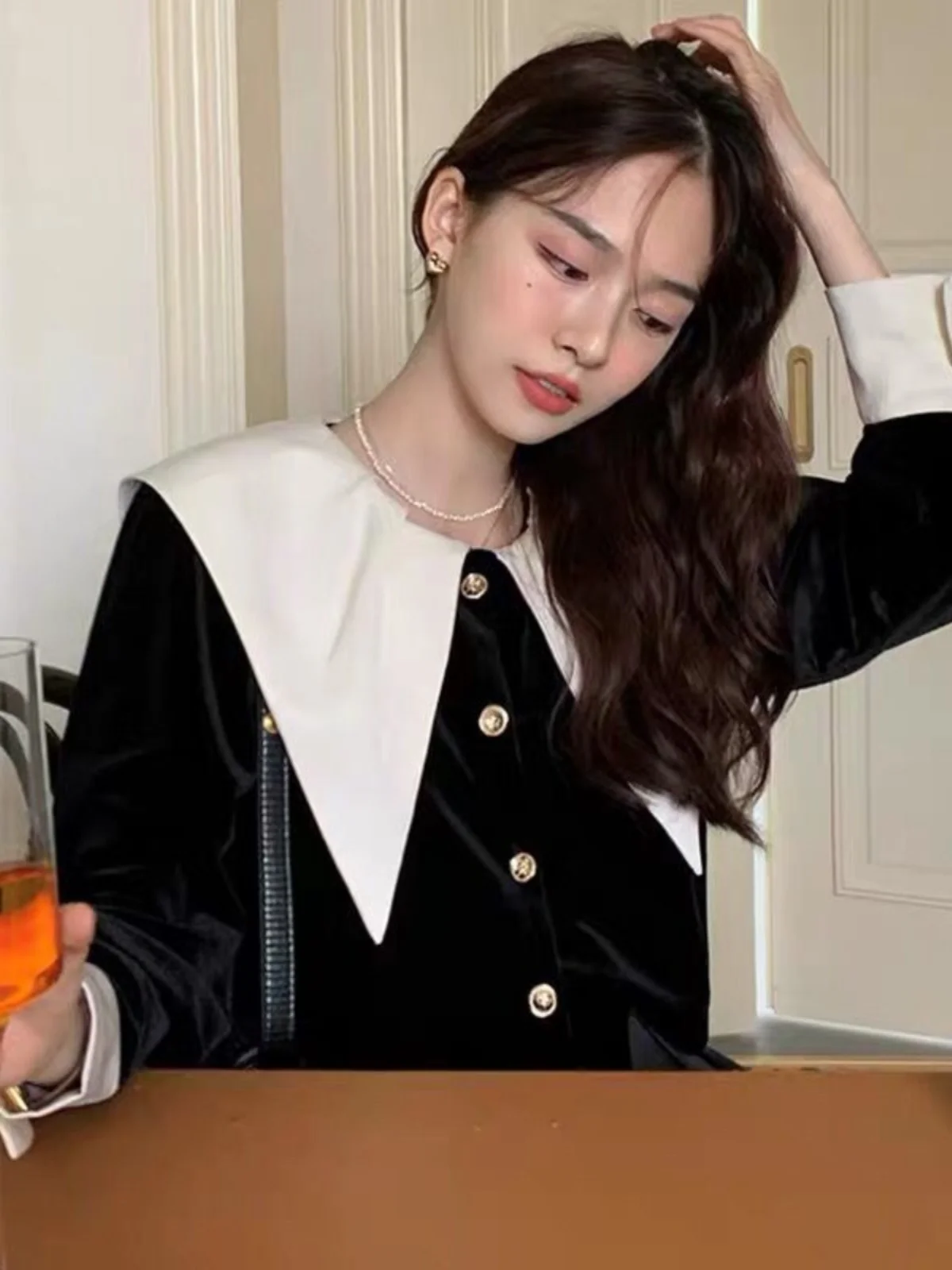 

Модная женская бархатная блузка с длинным рукавом и воротником «Питер Пэн», осенняя новинка, в стиле ретро, комфортная, быстросохнущая, приталенная.