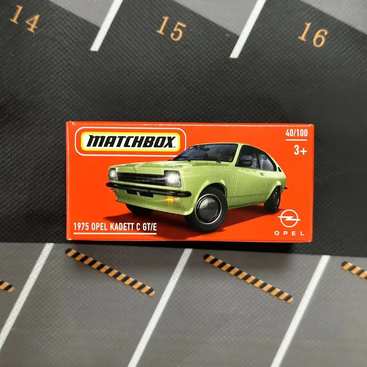 Orijinal oyuncaklar Matchbox araba 1/64 kutu dolu Metal döküm Mercedes Amg Porsche 911 Targa 4 Model doğum günü hediyesi koleksiyonu için