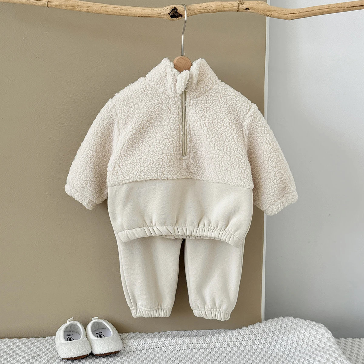 

Autumn Winter Thermal Suit Baby Clothing Sets Boys Girls Lamb Fleece Color Blocked High Neck Top+Solid Pants