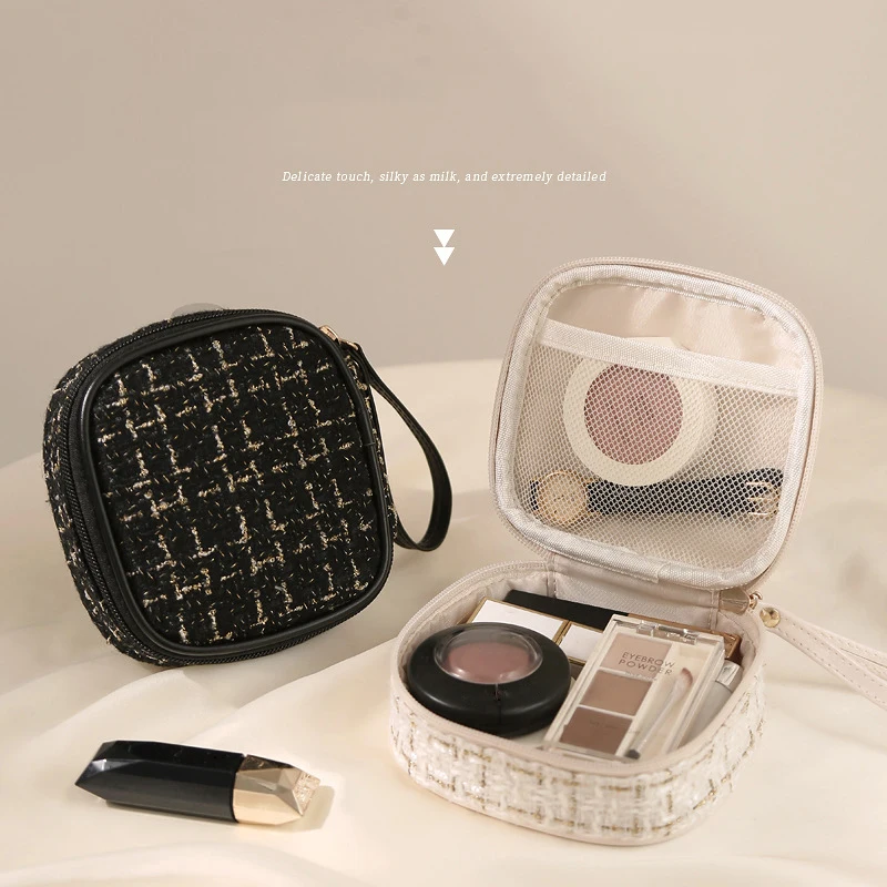 

New Korean Plaid Makeup Bag Portable Small Fragrance Large Capacity Portable Toiletry Storage Bag Makeup Box Travel 2024 Hot