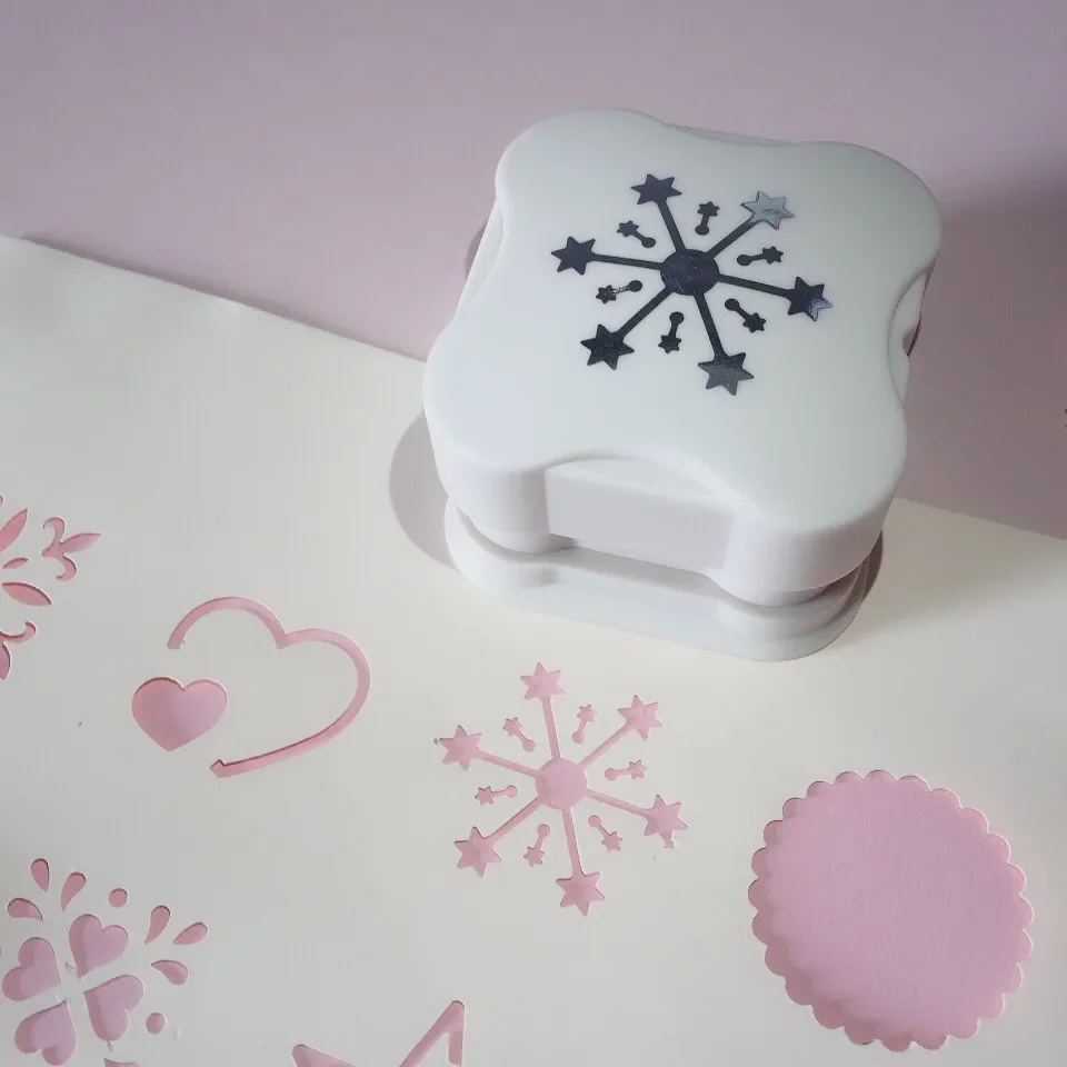Paper Puncher New embosser kindergarten children making magnet Printing Edge Machine Pattern Hollow Edger Toy School Gift