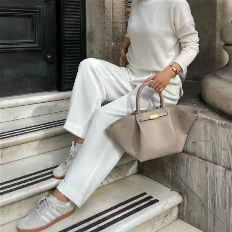 2024 new wing bag, European and American niche single shoulder hand-held tote, versatile, large capacity, New York bag, fashion