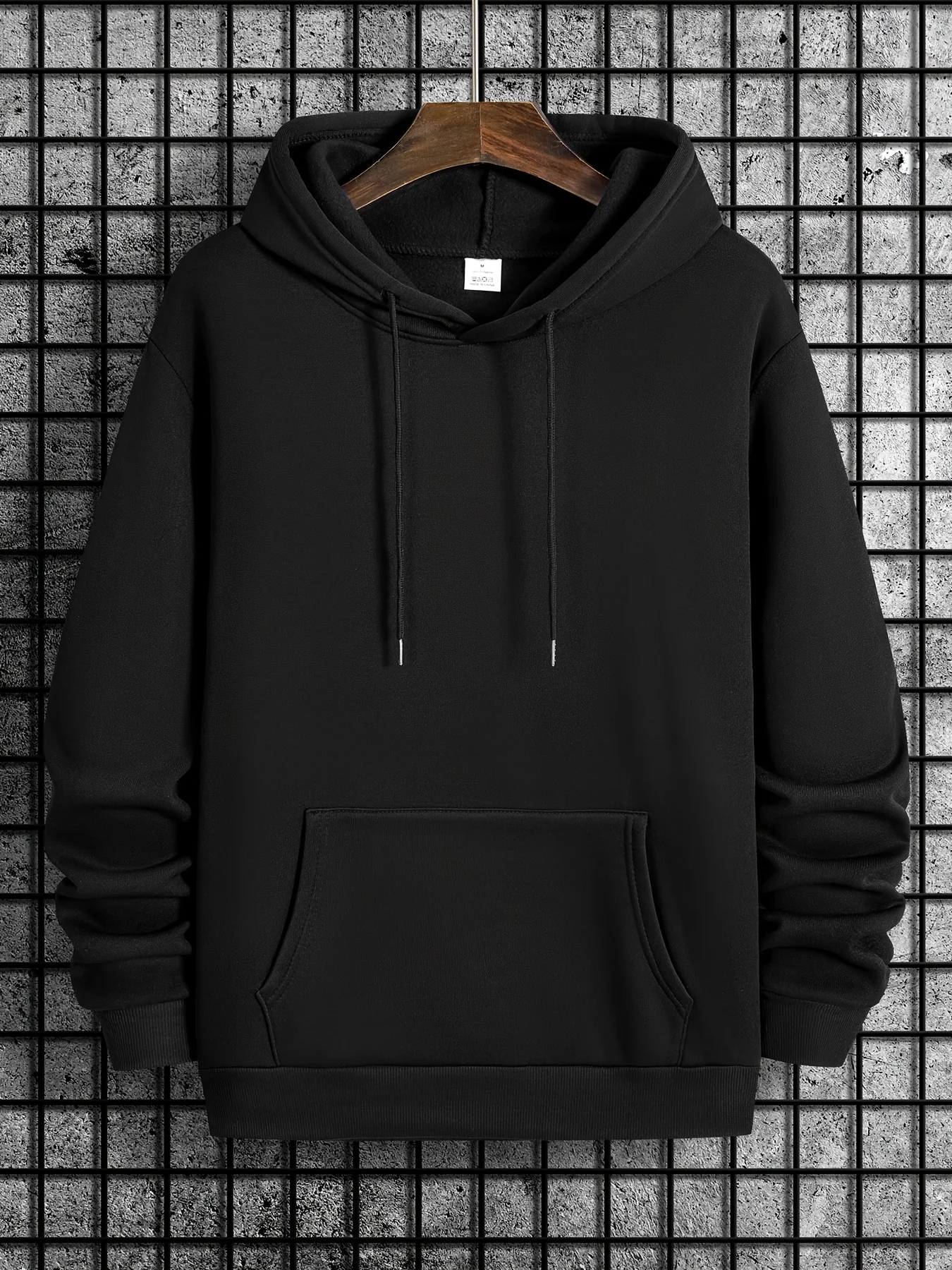 American-style retro men's hooded sweatshirt with distressed flag pattern. Street and outdoor style, personalized hooded shirt.