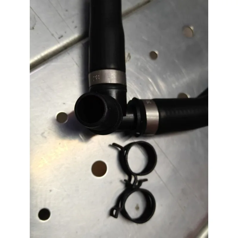 DG9318K580AA Selang Pendingin Pemanas Pipa Air Pemanas untuk Ford New Mondeo 2013-