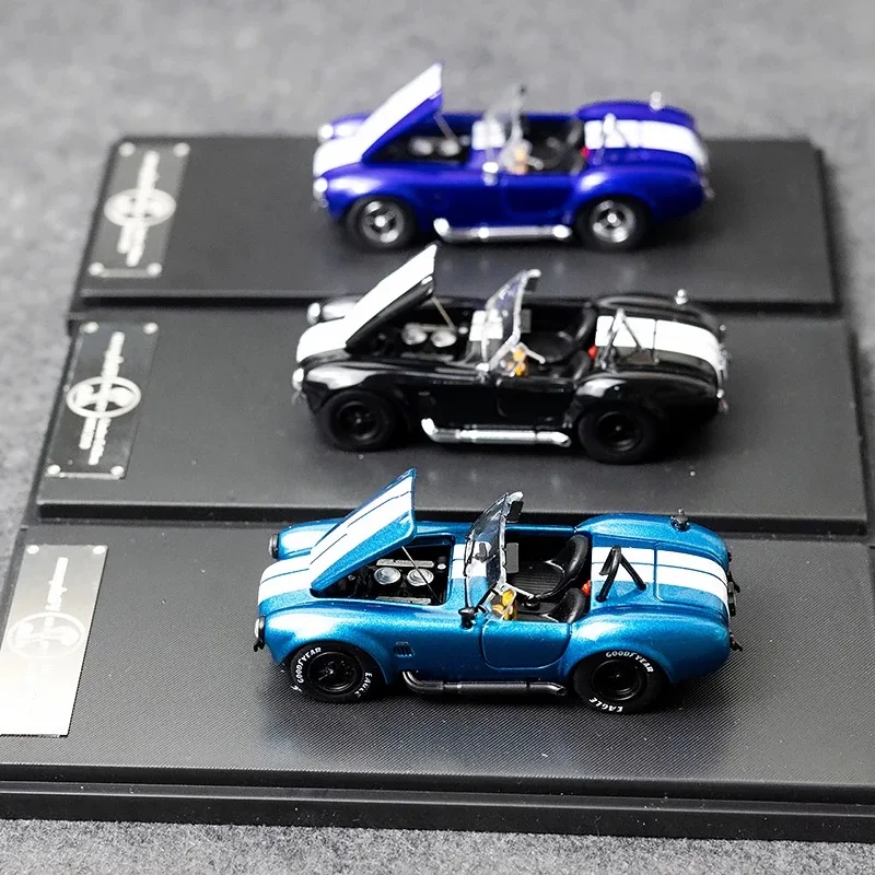 

Модель легкосплавного автомобиля FW 1:64 Shelby 427 COBRA