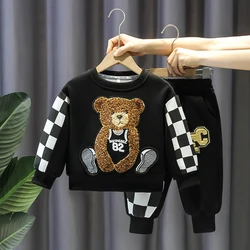 Frühling Baby Mädchen Junge Stickerei Kleidung Set Kinder Sport Cartoon Bär Sweatshirt Top und Hose Bottom Anzug Baumwolle Trainings anzug