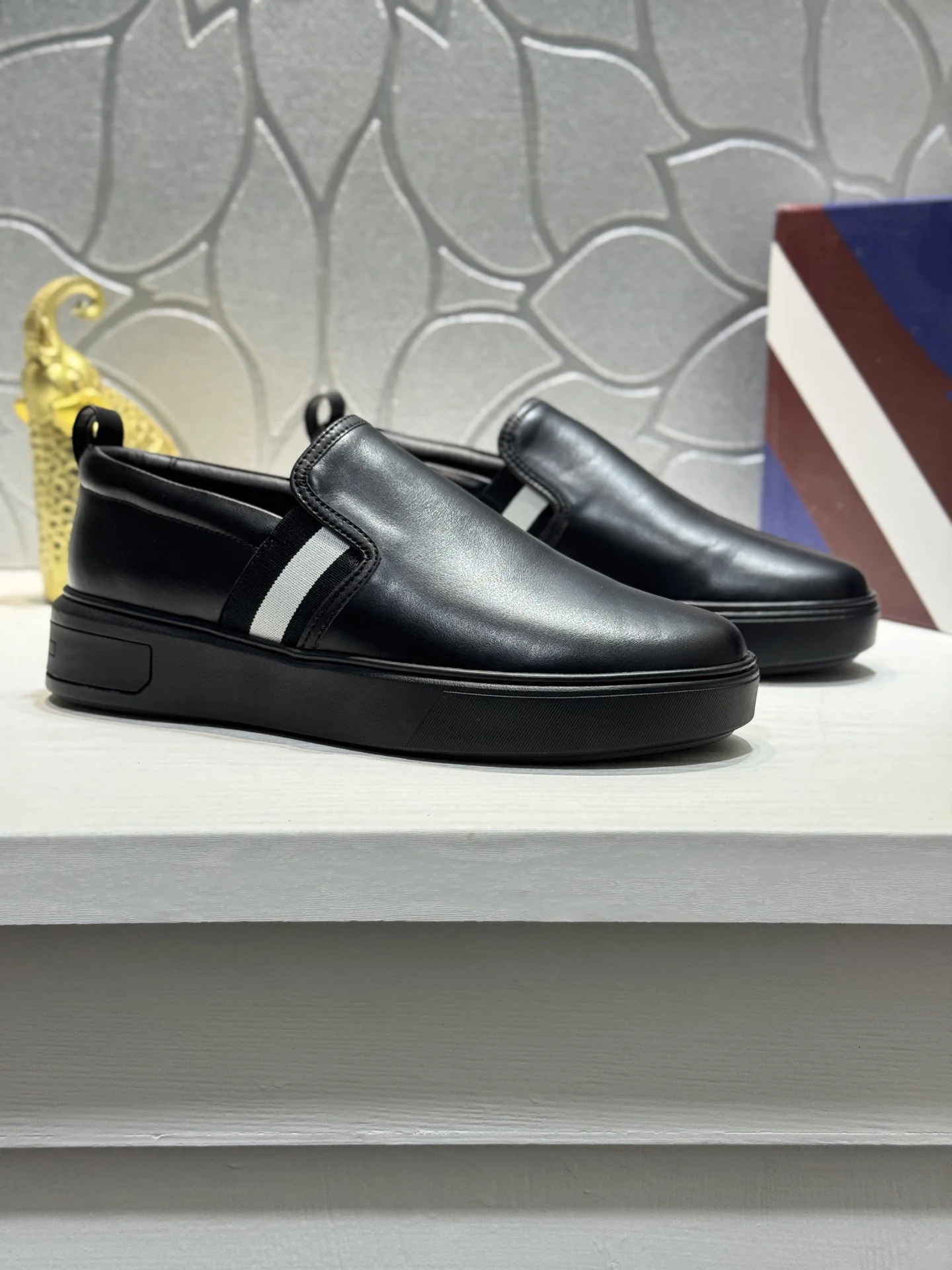 

2025 Men's Slip-On Loafers Breathable Casual Shoes, Lightweight Flexible Comfort Footwear,Minimalist Style for Daily Wear&Travel