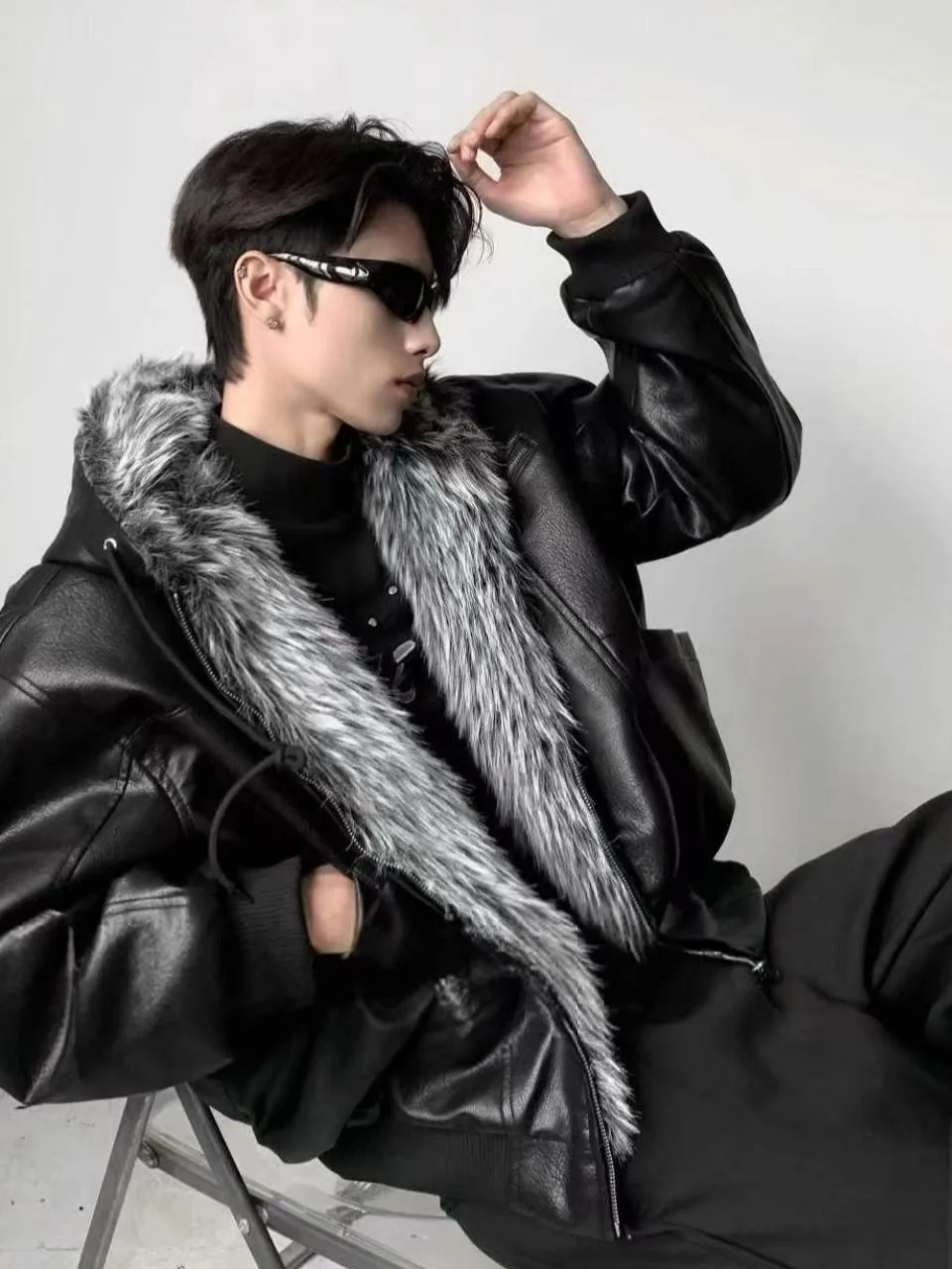 

Мужские черные куртки с меховым воротником из денима для повседневной носки, городского стиля и активного образа жизни