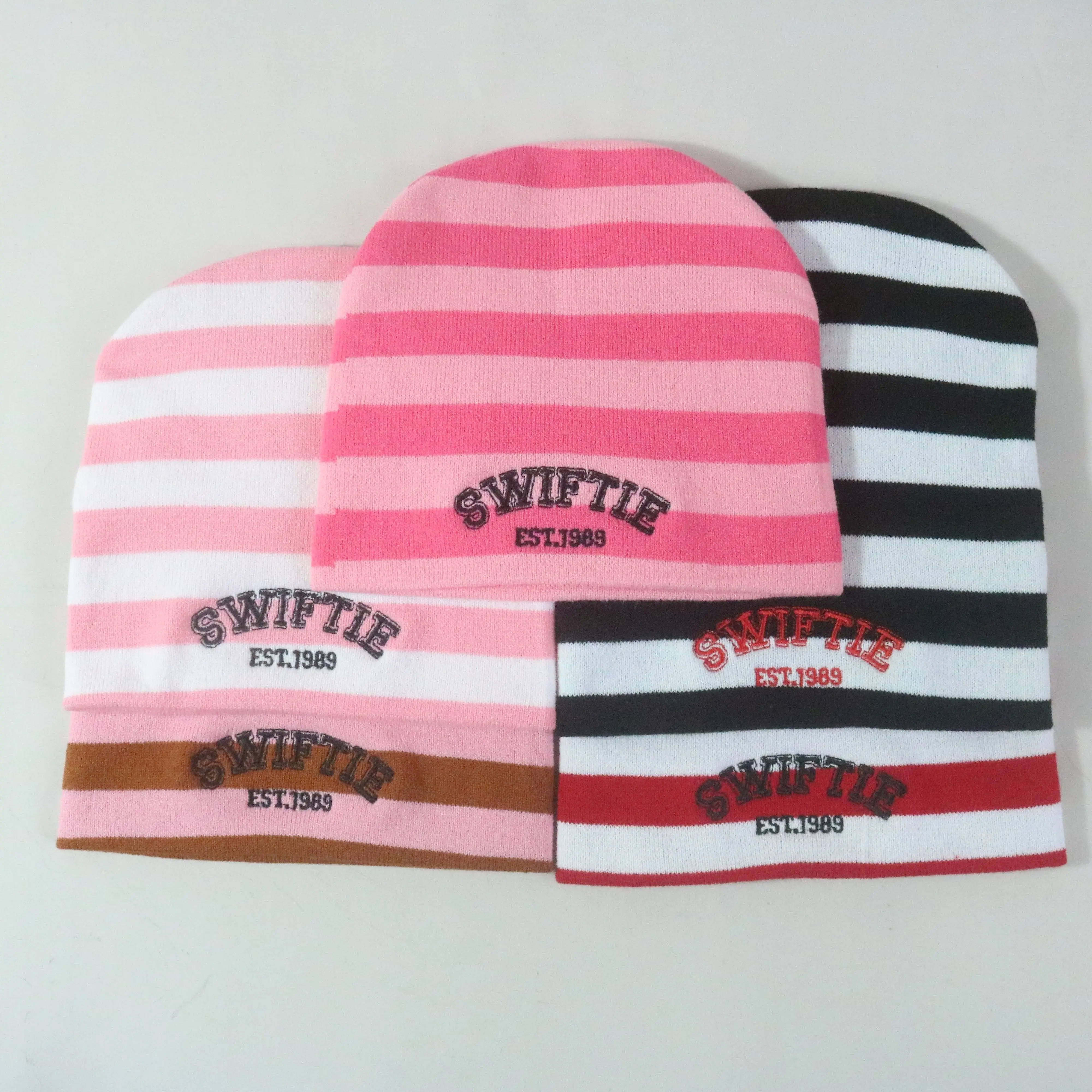 Herfst en winter gebreide muts Y2k borduurwerk SWIFTIE EST.1989 1pcs ideale muts voor mannen en vrouwen ski Halloween cadeau