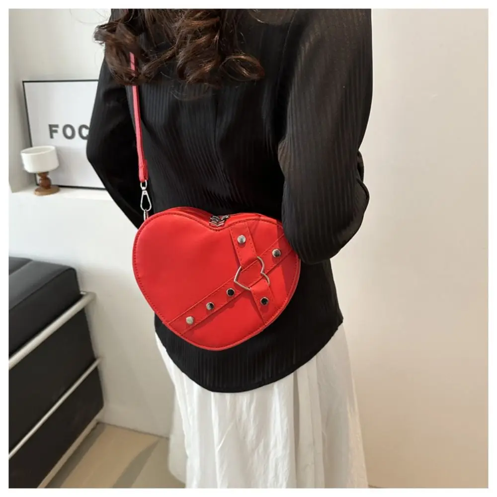 Vintage Y2K Small Chain Rivet Shoulder Bag Heart Shaped Purse Handbag Red PU Leather Gothic Tote Bag Fashion Women Crossbody Bag