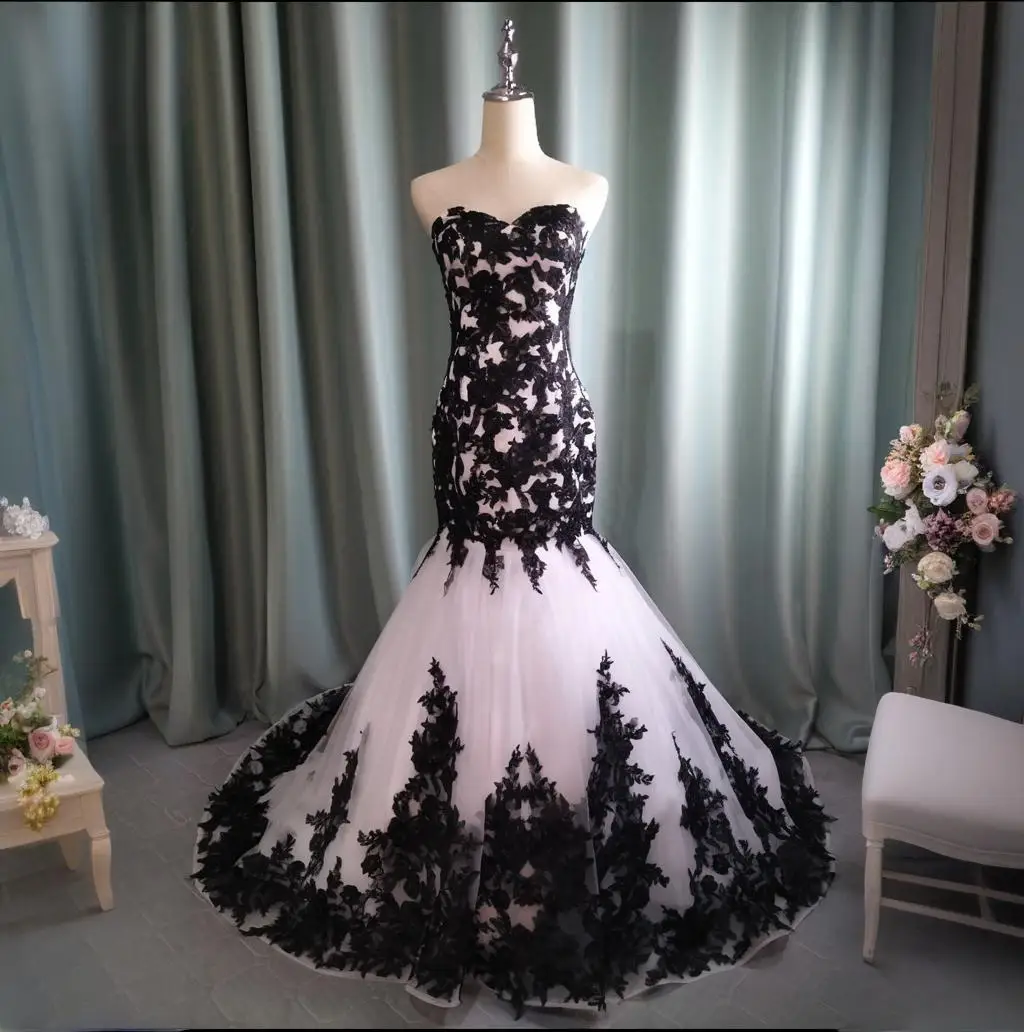 

KIVARY Sweetheart Tulle Vintage Gothic Lace Long White and Black Mermaid Wedding Dresses with Court Train