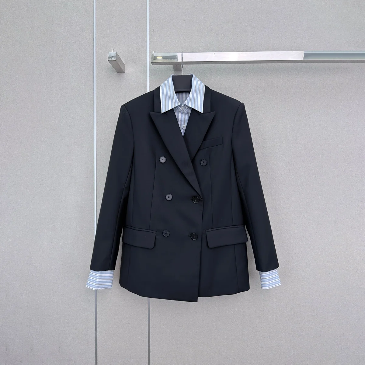 2026 high-quality women's fake two-piece striped collar suit jacket--26922207