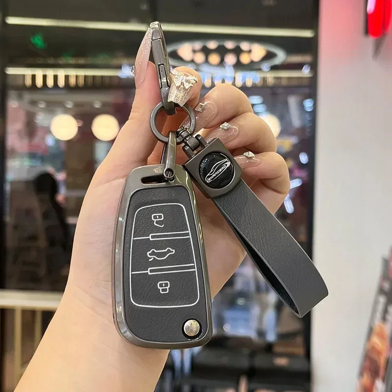 

3 Button New Alloy Leather Car Key Case Keychain For Audi A1 A3 Q3 Q7 R8 A6L C7 A7 S3 S7 S8 TT SQ5 C5 C6 8P A4 Folding Key Case