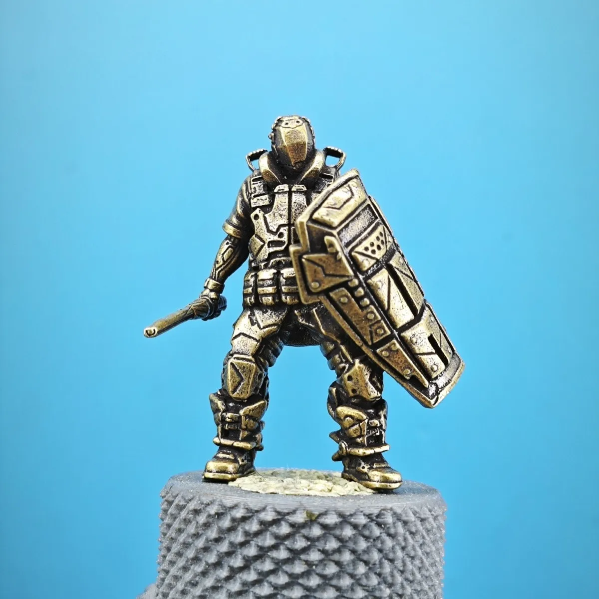 Brass Heavy Armor Assault Soldier Miniature Figure Sci Fi Diorama Sand Table Decor Micro Landscape Tabletop Display Ornament
