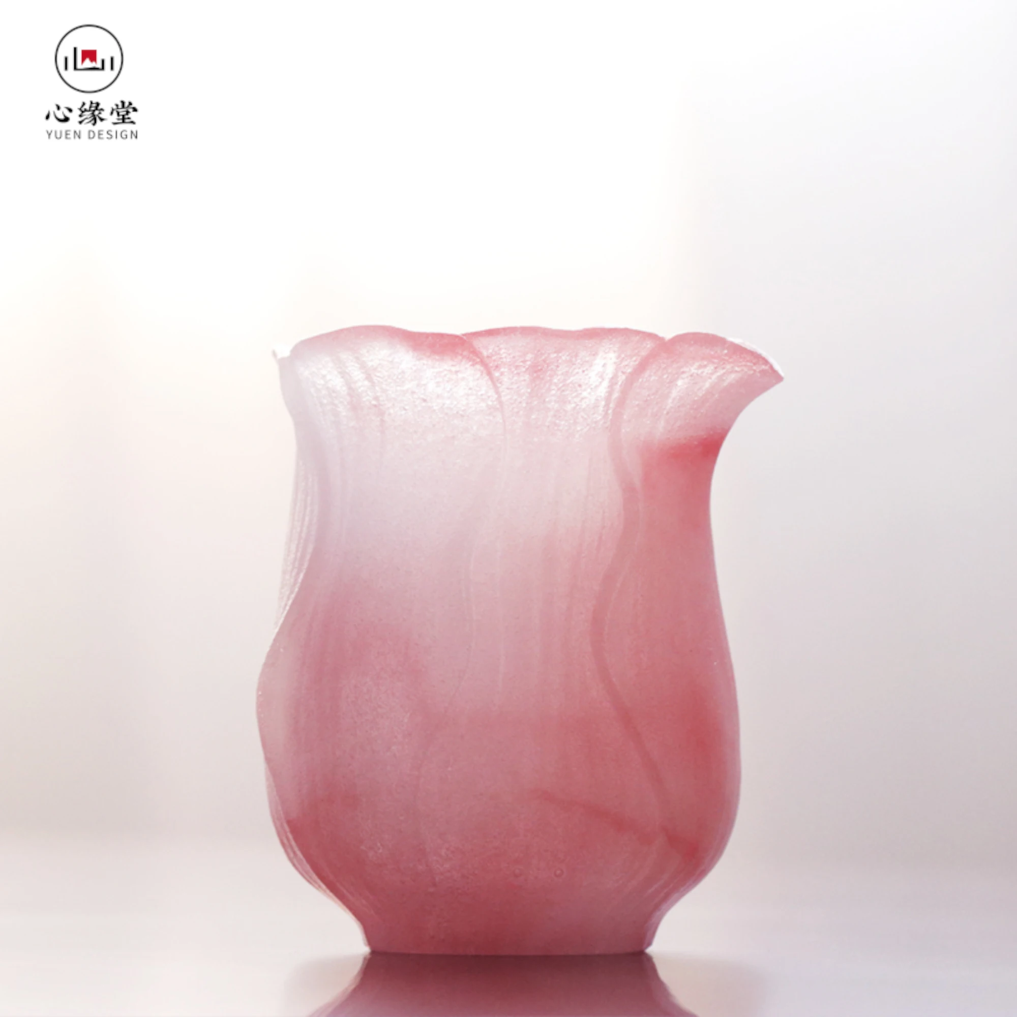 Hand Blown Retro Chinese Style Crystal Water Cup, Transparent Texture Highlighting Retro Patterns, Suitable for Daily Use