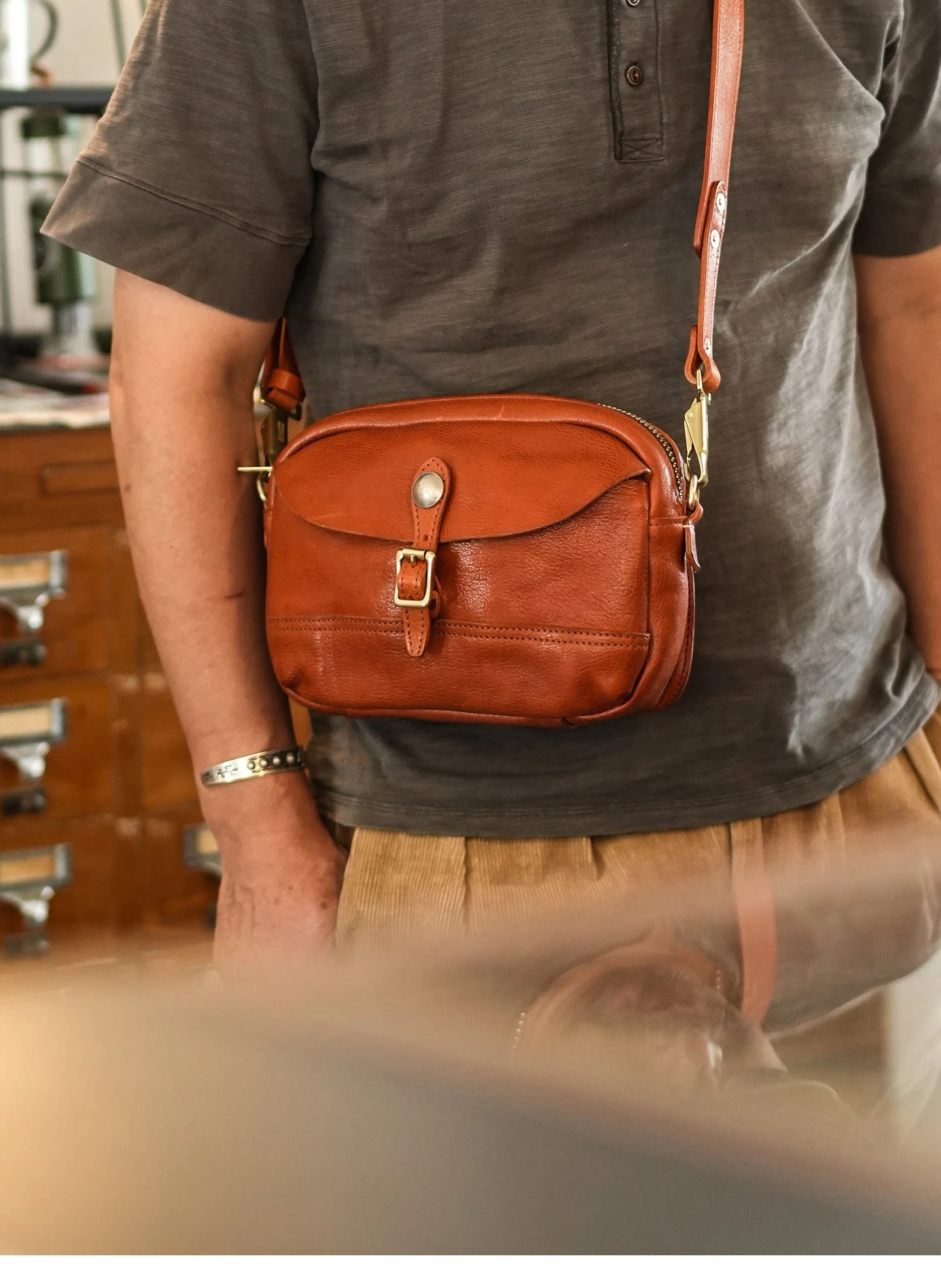 PNDME Mode-Organizer Designer-Umhängetasche aus pflanzlich gegerbtem Rindsleder für Herren, lässige Vintage-Luxus-Schultertasche aus echtem Leder – Detail 5