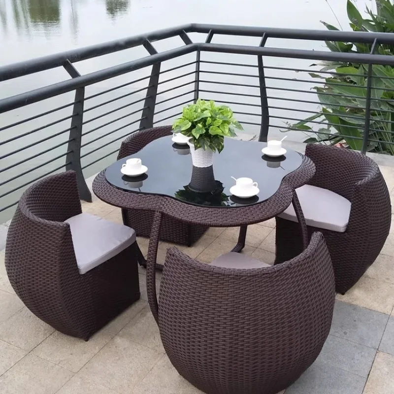 

Уличные столы и стулья для двора, открытых пространств, балконов, вилл, садов, из ротанга, водонепроницаемые, с защитой от солнца, простые и стильные.