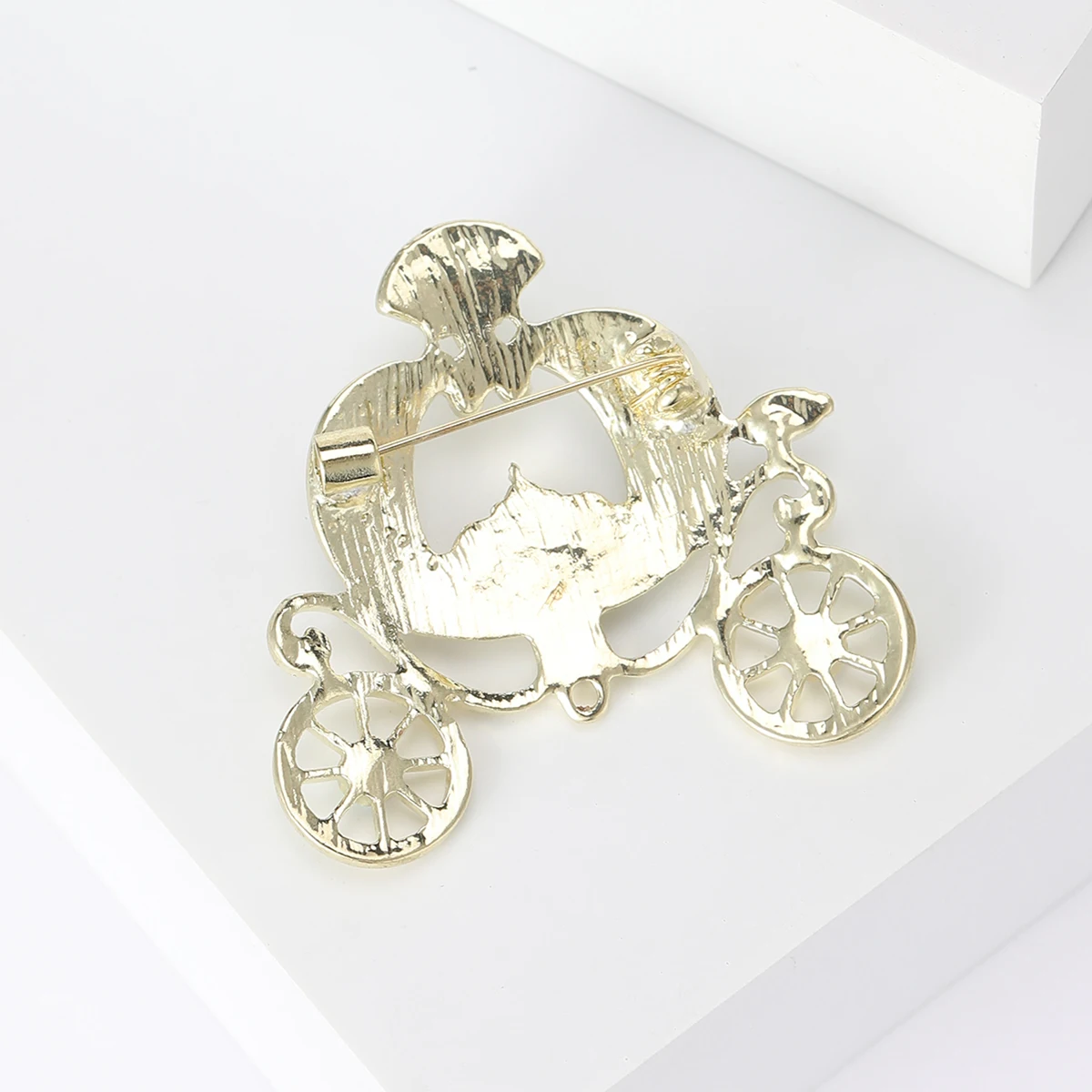 Trendy Halloween Pumpkin Carriage Brooches for Women Unisex Enamel Plants Pins Banquets Party Backpack Gifts Jewelry Accessories