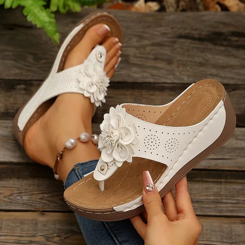 

2025 Vintage Flowers Wedges Slippers Women Summer Lightweight Platform Flip Fops Woman Clip Toe Thick Sole Sandals Kids Shoes