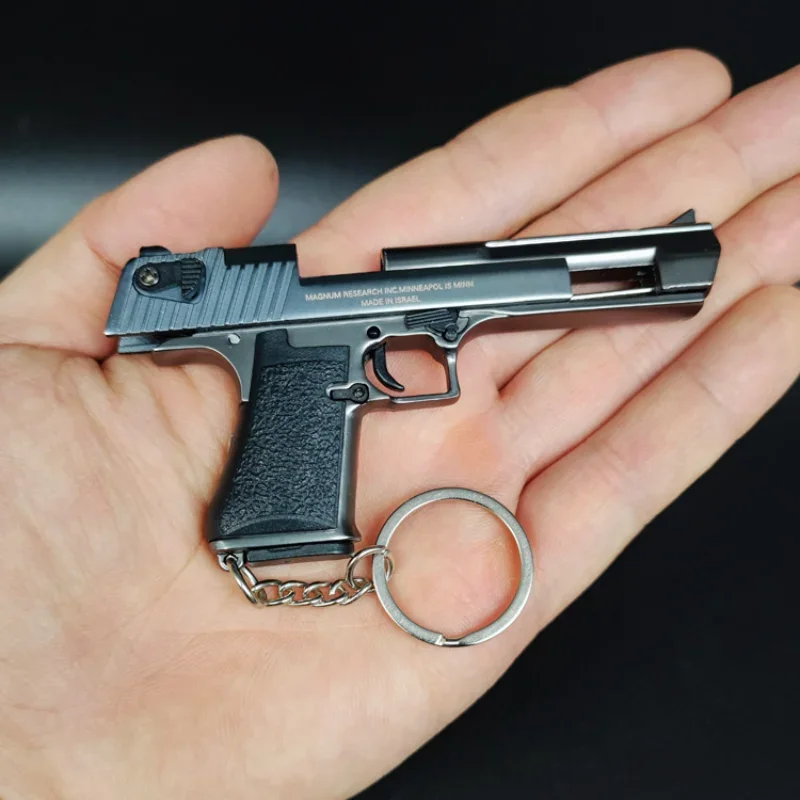 Creative 1:3 Gun-Black Body Desert Eagle Zinc Alloy Miniature Toy Keychain Pendant Can Not Shooting Boy Birthday Gifts