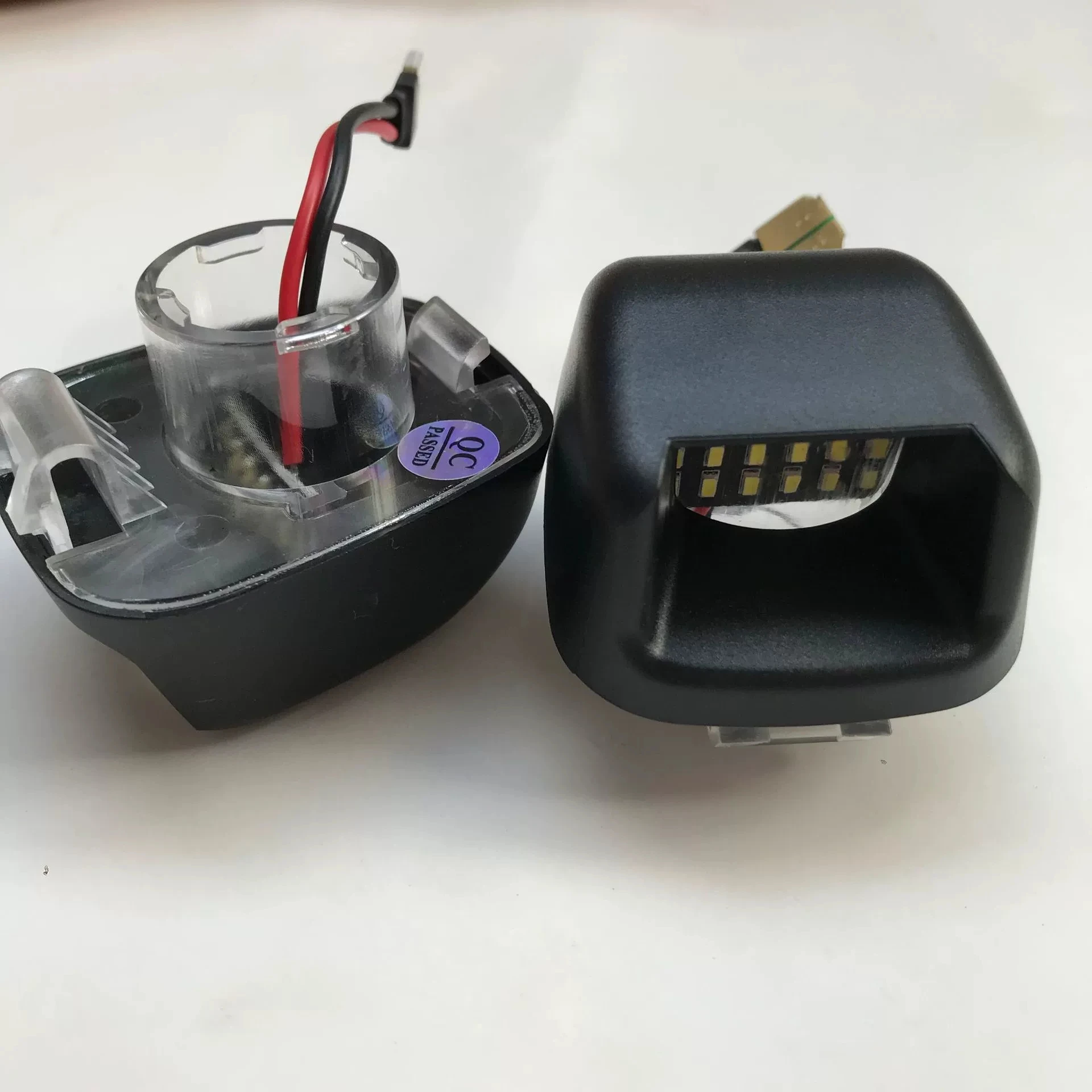 816900C021 مناسبة لنيسان نافارا الأبيض لوحة ترخيص ضوء نافارا D40 الحدود لوحة ترخيص LED الخفيفة