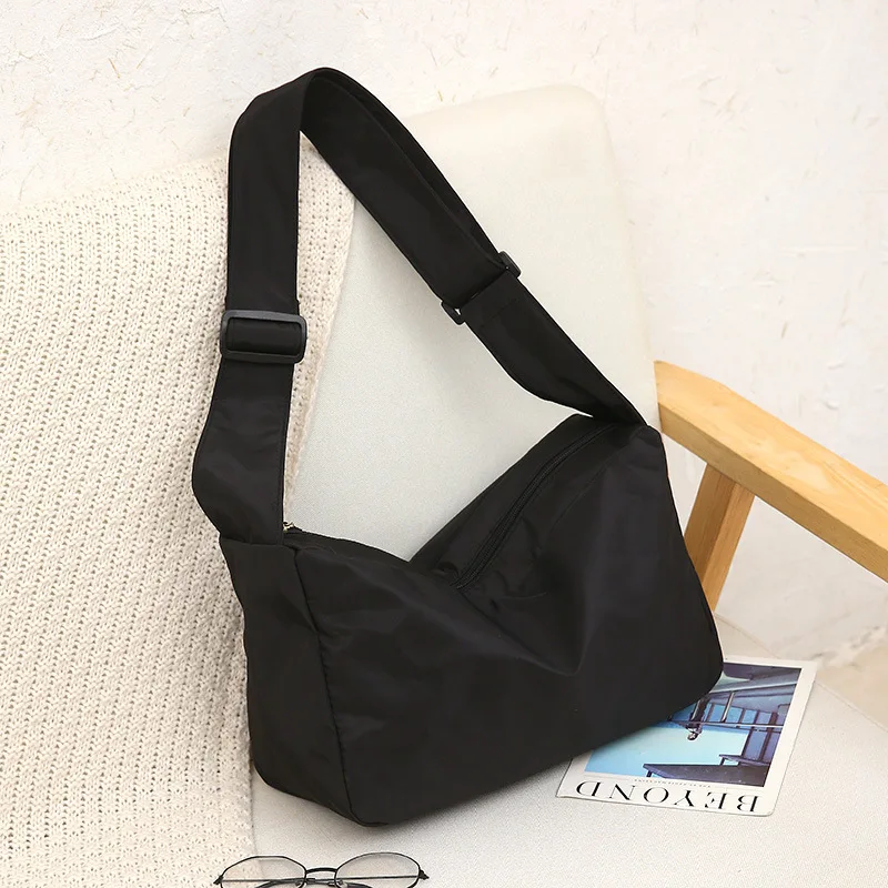 Women's Fashion Sports Travel Shoulder Bag Lightweight Nylon Dumpling Bag New Casual Crossbody Bag