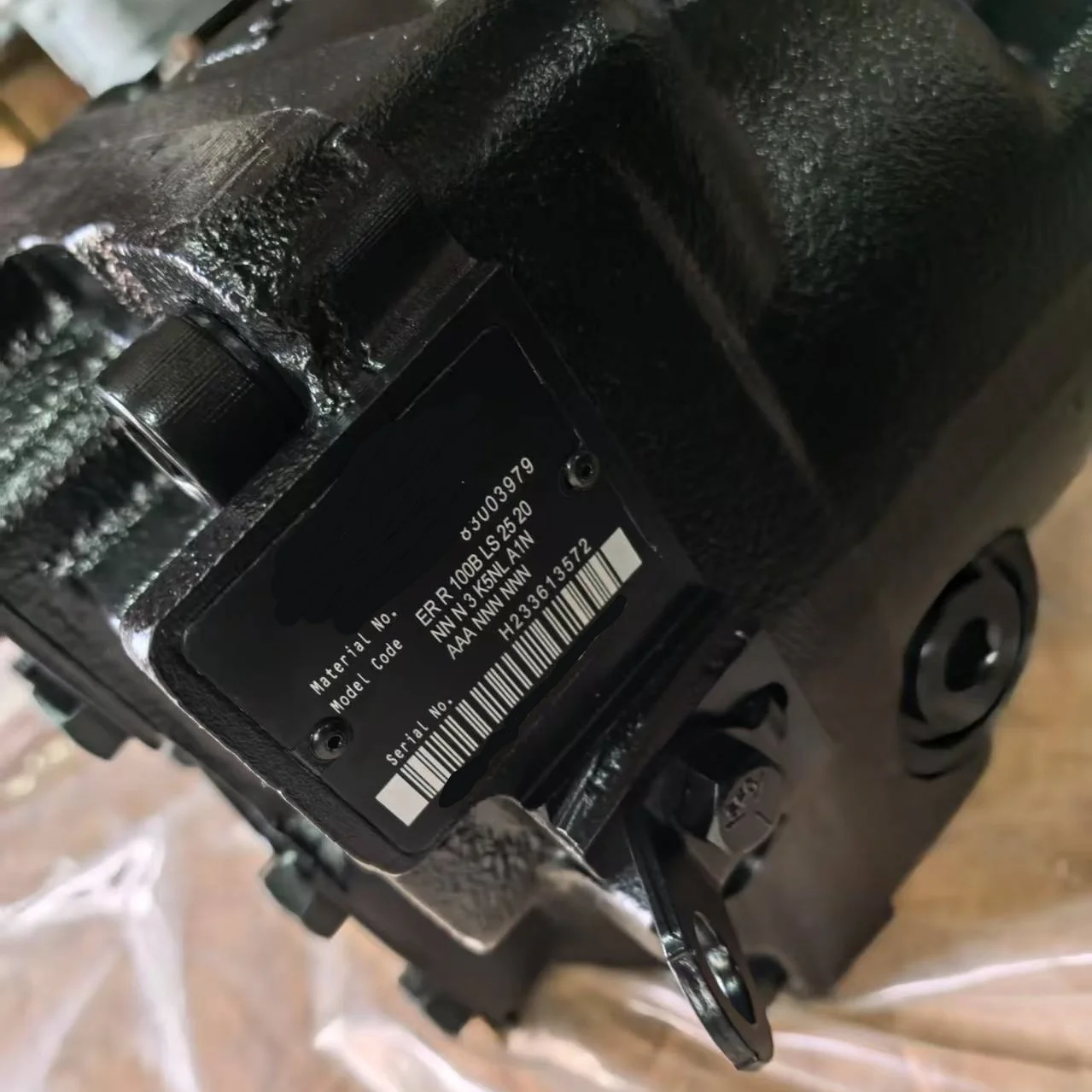 مضخة المكبس الهيدروليكي ERR JRL KRR LRR ERL FRR KRR038 KRR045D KRR045 المضخة الهيدروليكية ERR100BLS2520NNN3K5NLA1NAAANNNNNNNN #2