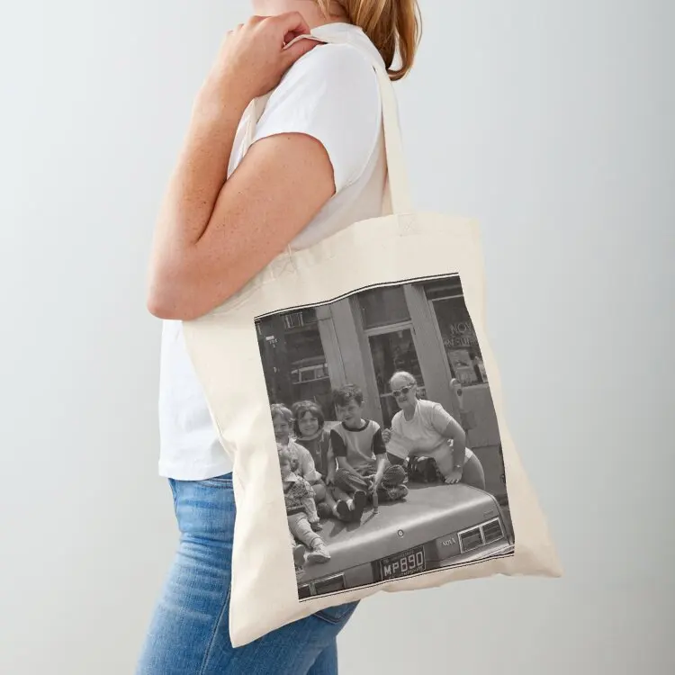 يوم الاستقلال Ode to Arbus Tote Bag