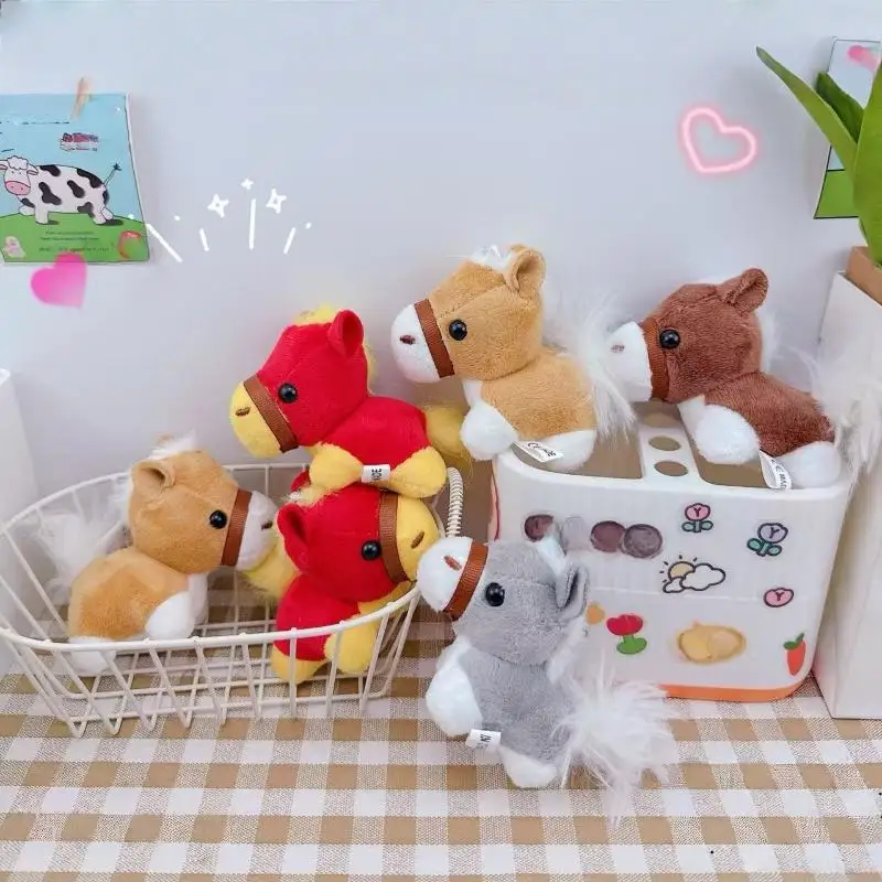 พวงกุญแจตุ๊กตาโพนี่น่ารัก 1 ชิ้น ของตกแต่งกระเป๋าเป้ ตุ๊กตาลูกม้า ของขวัญเสริมโชคดีสำหรับเด็กในปีนักษัตรม้า
