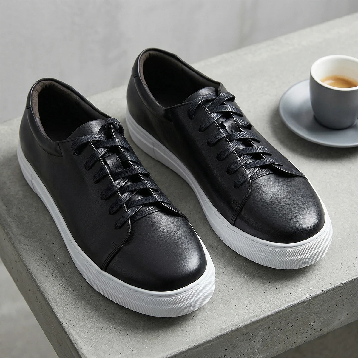

Men's Lightweight Casual Sneakers Genuine Leather Skate Boats Classic Simple Elegant Walking Shoes