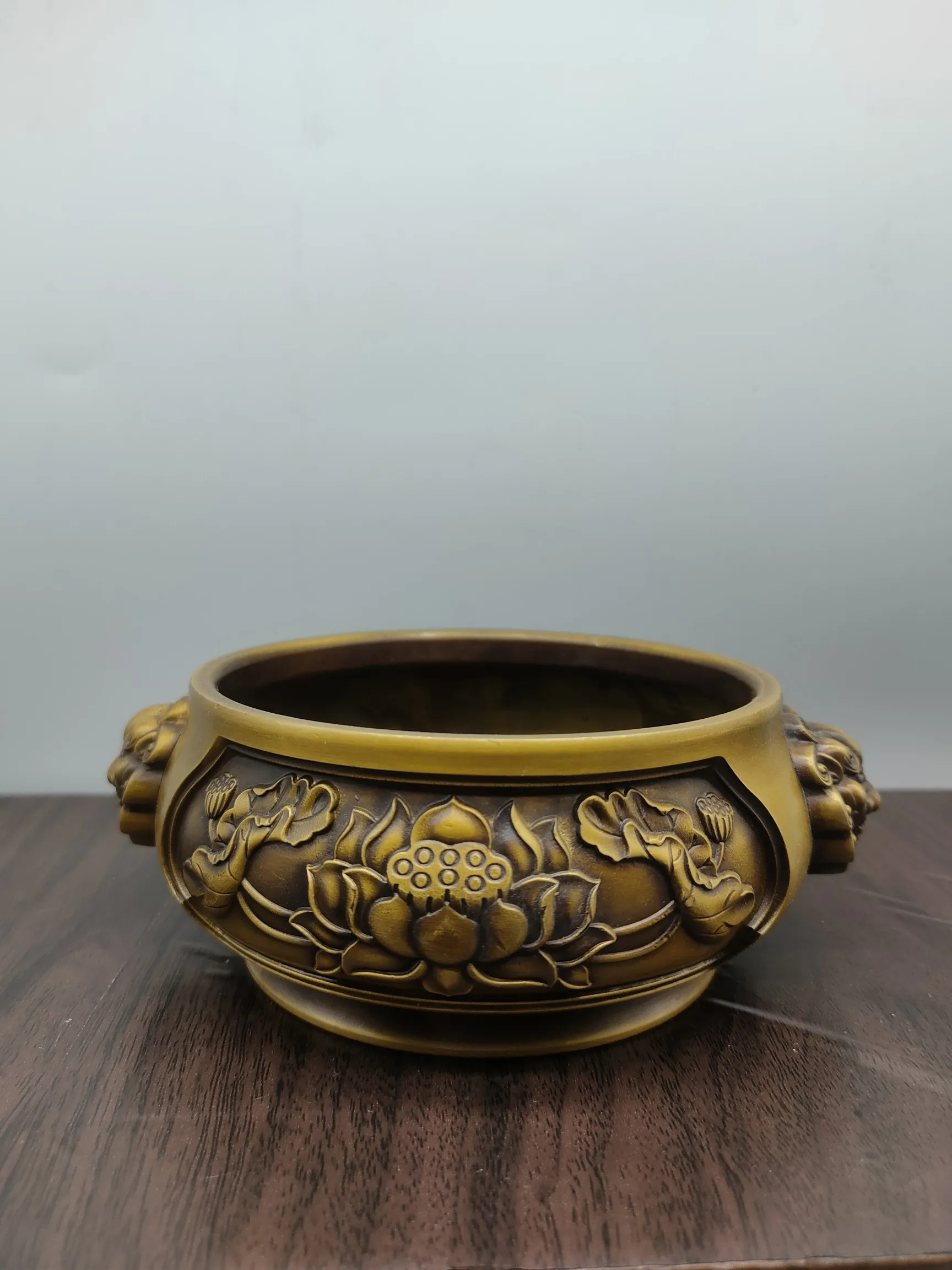 

China antique Temple Tiger head Lotus xuande furnace Old brass Copper incense burner Censer metal decoration