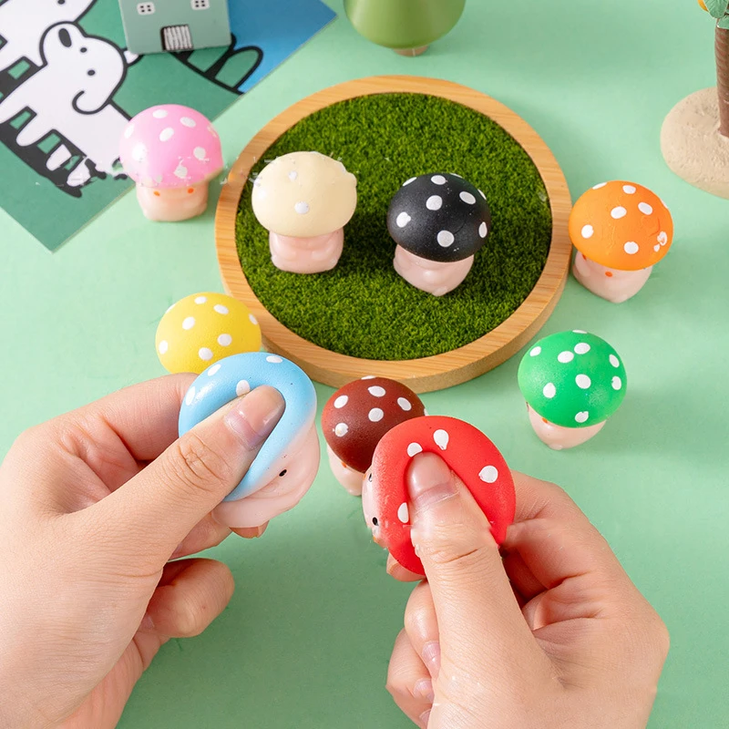 5 pièces/sac mignon amusant petit champignon pincement jouets pour enfants adultes soulagement du Stress ventilation champignon légumes presser Fidget jouets