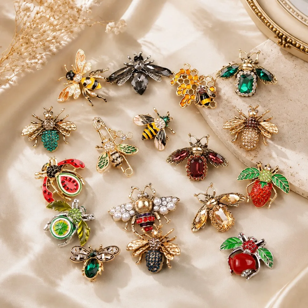 Bee Brooches Enamel Insect Lapel Pins Vintage Rhinestone Pearl Honey Bee Badges Cute Animal Jewelry for Women Coat Wedding Gift