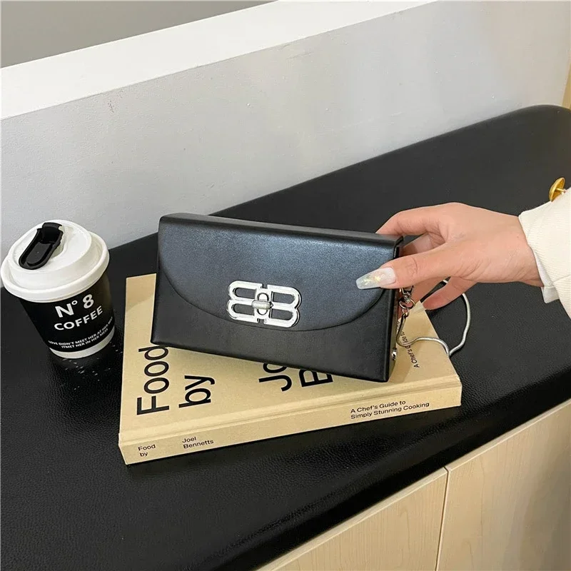 

Stylish Commuter Crossbody Bag Women's Elegant Solid Color Tote Vintage Leather Clutch Minimalist Designer Party Shopper Purse