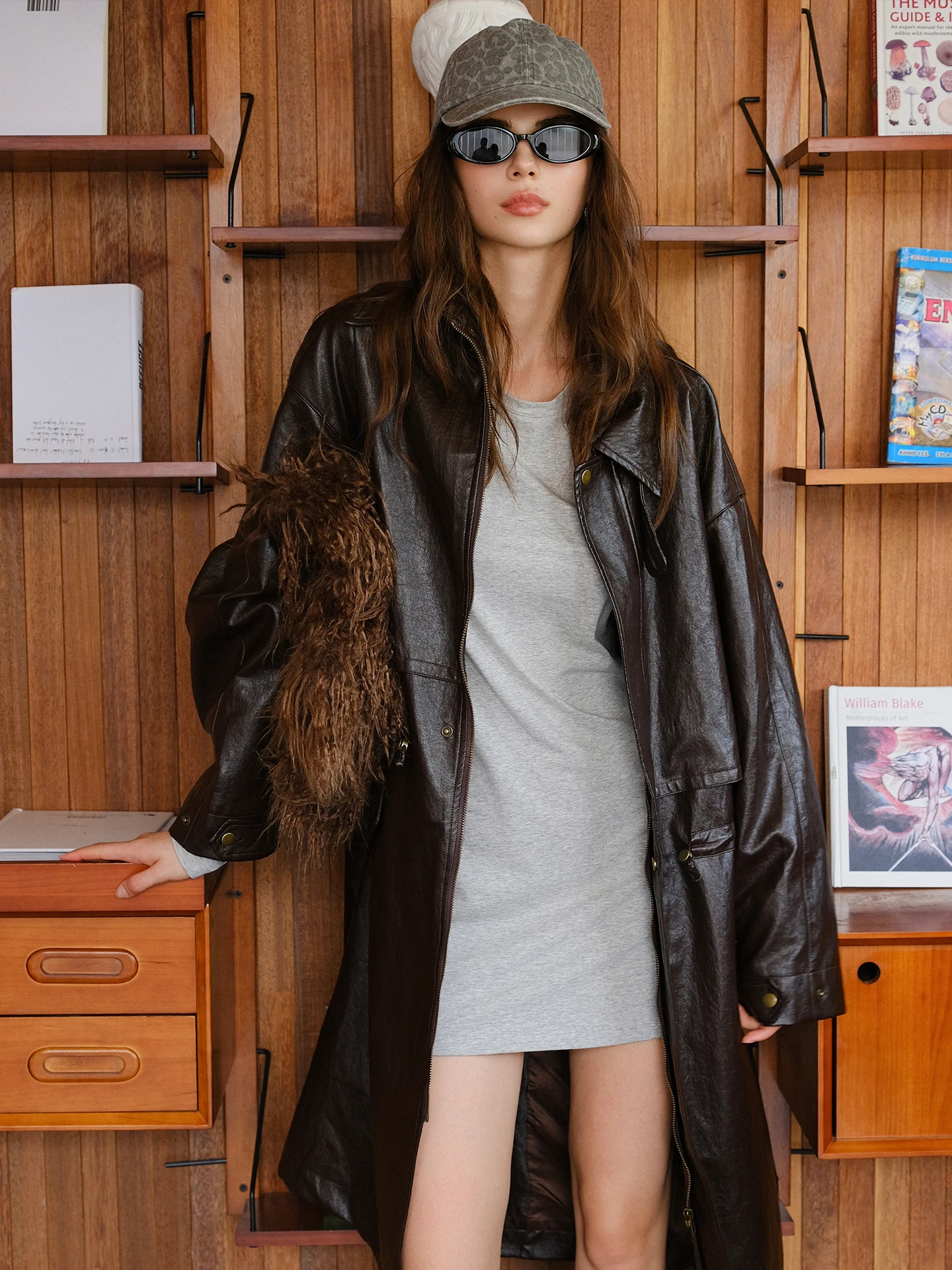 Jaqueta Feminina de Couro Sintético Luxuosa Retrô com Efeito Amassado e Cintura Plissada, Comprimento Médio, Estilosa