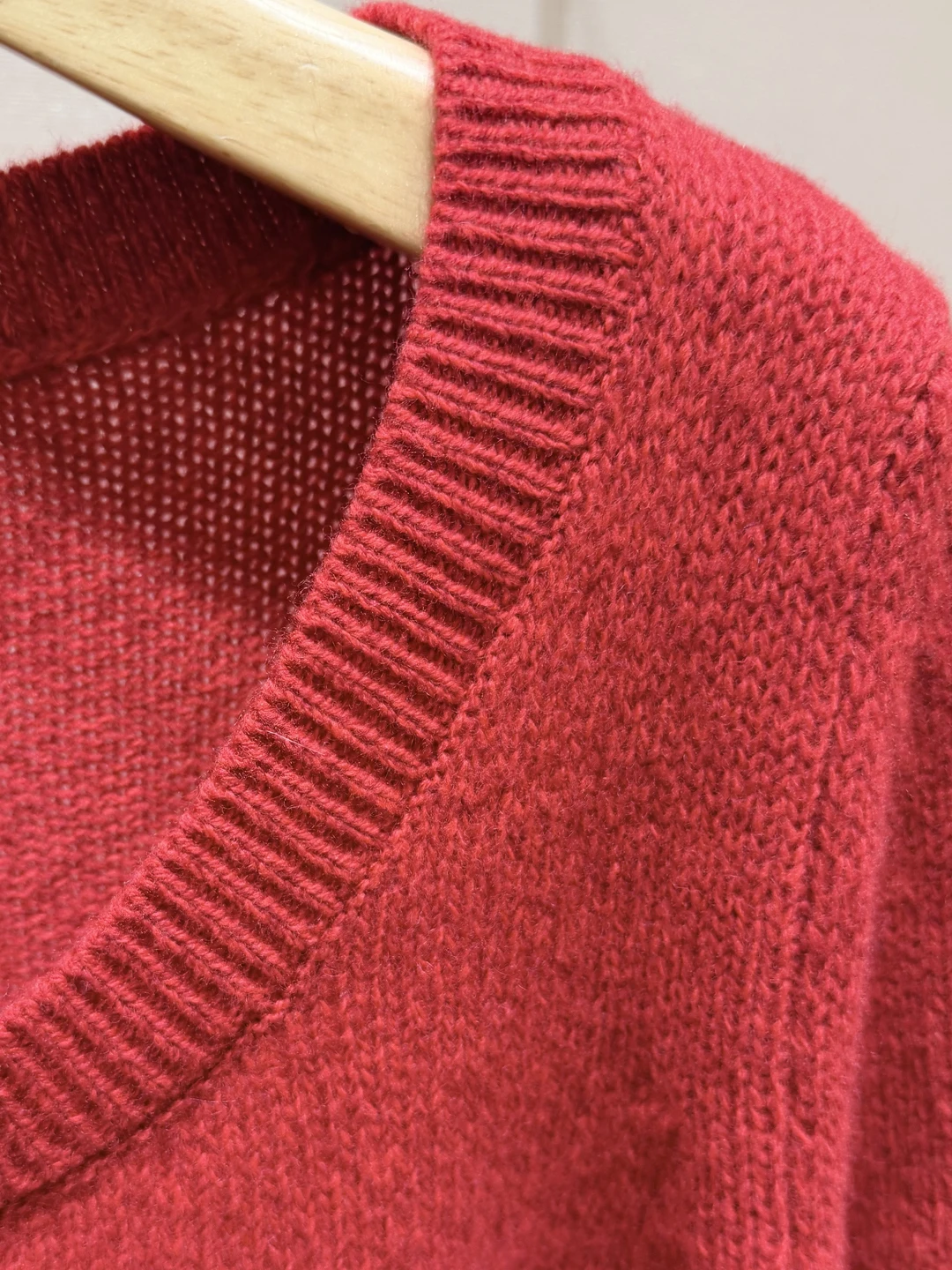 Ele Rosso lavorato a maglia lungo Sve rotondo Ne Knot Diamond incorporato Slim Fit Maglieria Primavera 2026 Faion Top da donna