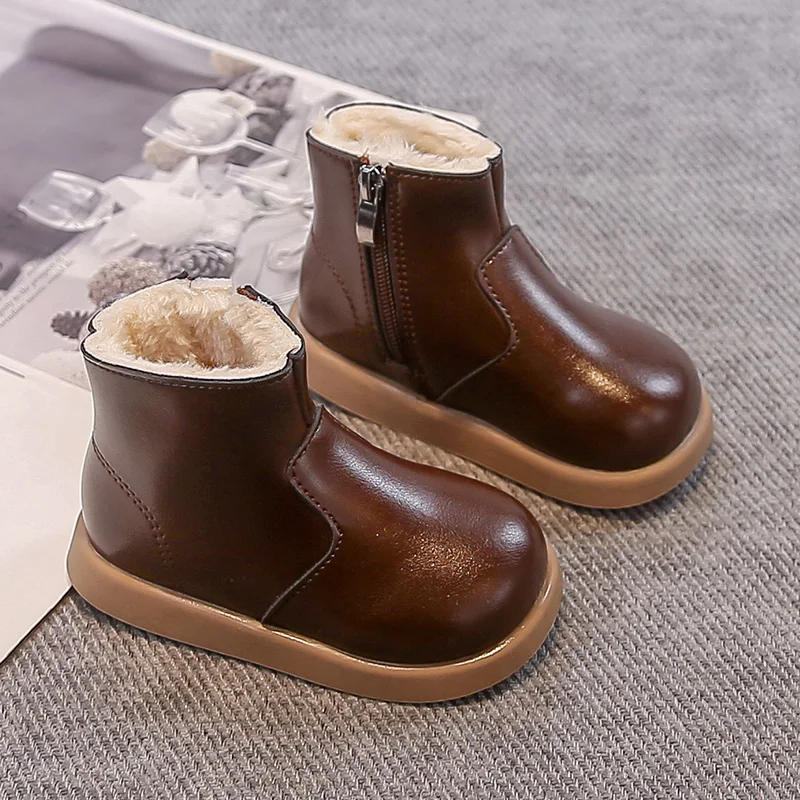 Winter 2025 New Children Fleece Lined Fashion Boots Simple Girls Ankle Boot Black Kids Short Leather Boots Side Zipper Soft Sole