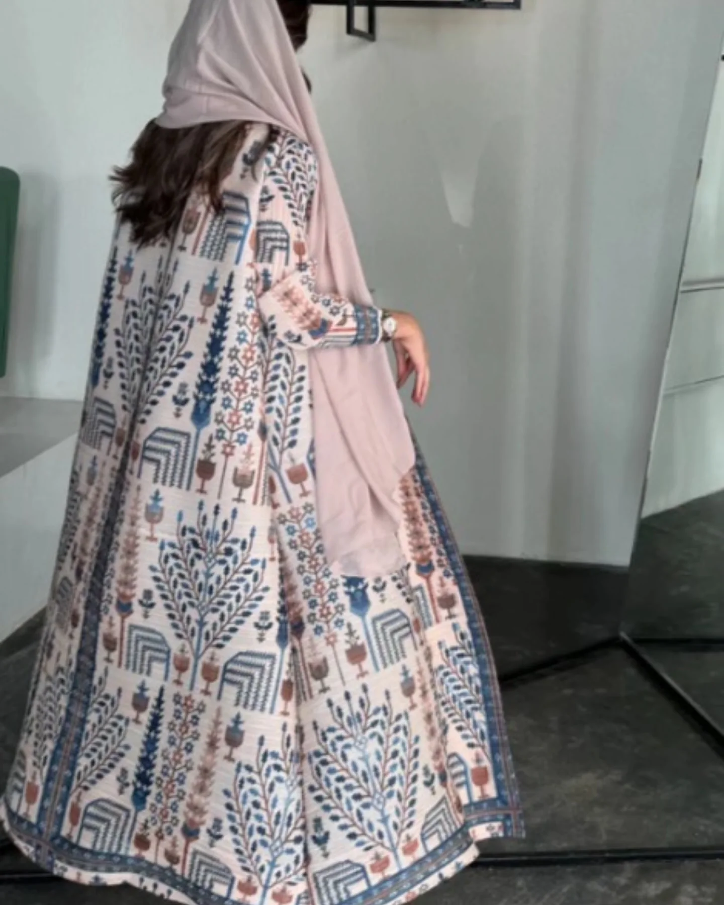 2024 Dubai Printed Pleated Long Women Muslim Lapel Tie Robe Large Size Muslim Pleated Belt Casual Modest Women Abaya