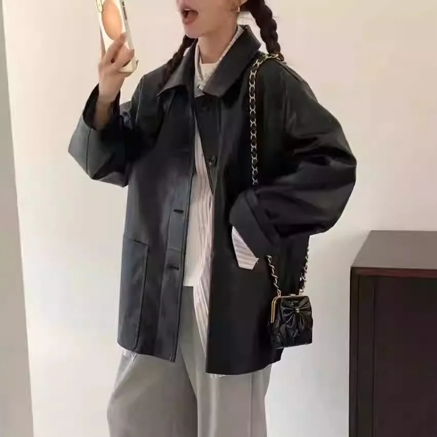 เสื้อโค้ทหนังสไตล์เรโทรหลวมๆ กระดุมเดี่ยว ปกเสื้อแบบแจ็คเก็ต  คอลเลคชั่นใหม่ฤดูใบไม้ร่วง เสื้อคลุมแฟชั่นผู้หญิง  ทรงยาว  วัสดุ PU