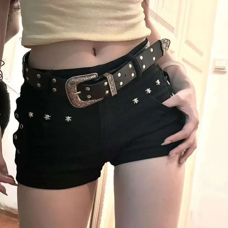 

American Y2k Rivet E-girl Black Denim Shorts Women Low-waist Bodycon Short Pants Female Goth Punk Summer Straight Jeans Shorts
