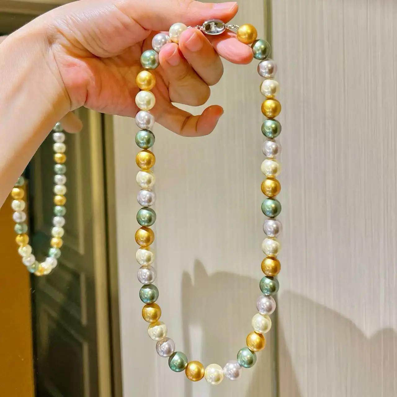 10mm High-Quality Strong Luster Iridescent Shell Crystal Faux Pearl Necklace, Rainbow Shimmer Layering Chain for Women