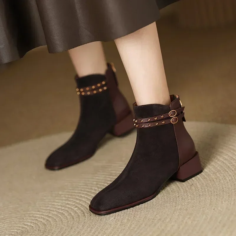 

2024 New Ankle Boot Vintage Double Belt Buckle Rivets Square Toe Thick Heel Ground Leather Winter Ankle Boot Women's Sneakers