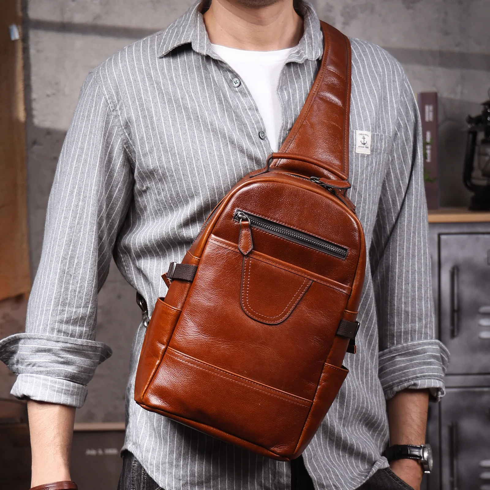 S.WORKER Herren-Umhängetasche aus hochwertigem, pflanzlich gegerbtem Leder, lässige Mode-Brusttasche – Detail 5