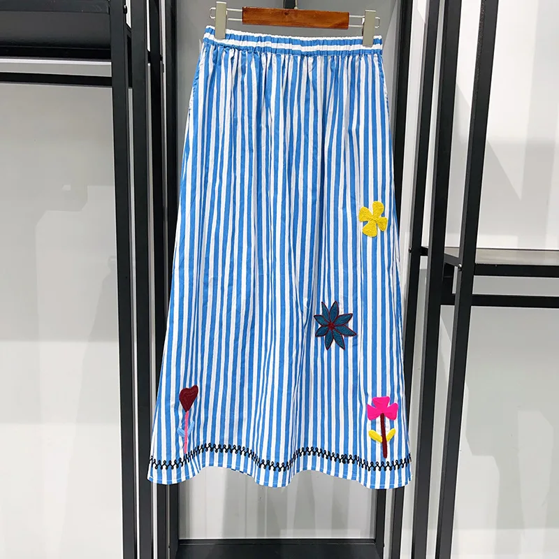 Damska niebieska koszula w pionowe paski z haftem i bufiastymi rękawami, świąteczne, codzienne topy damskie