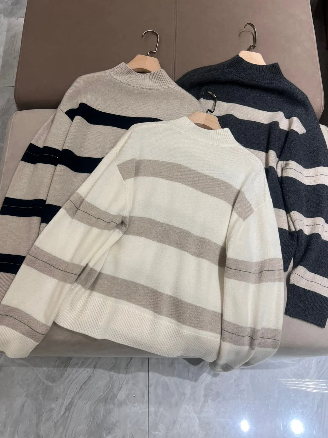 Pure cashmere round neck wide stripe long sleeved sweater