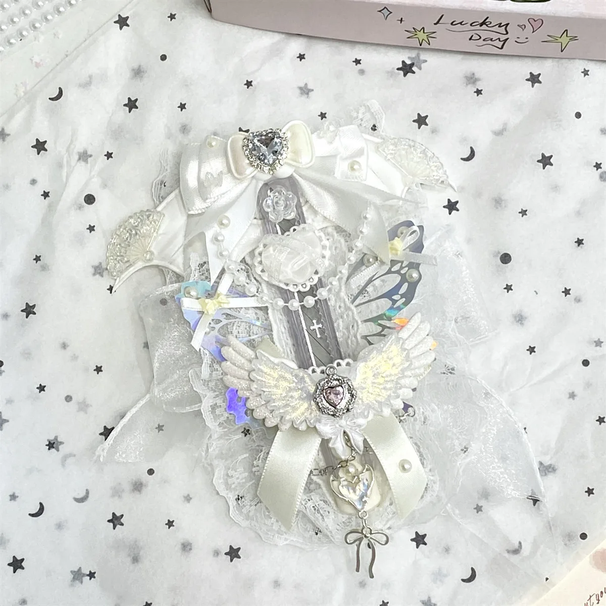 Handmade Girl's Beating Finished Handmade Knife High Beauty Pure White Shooting Express Open Box Art Knife