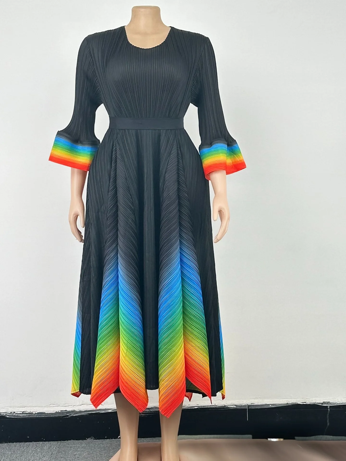 2025 الخريف والشتاء جديد مطوي فستان موضة التغيير التدريجي قوس قزح مزاجه فضفاض أنيق المرأة فستان محكم من عند الصدر ويتدلى بشكل واسع