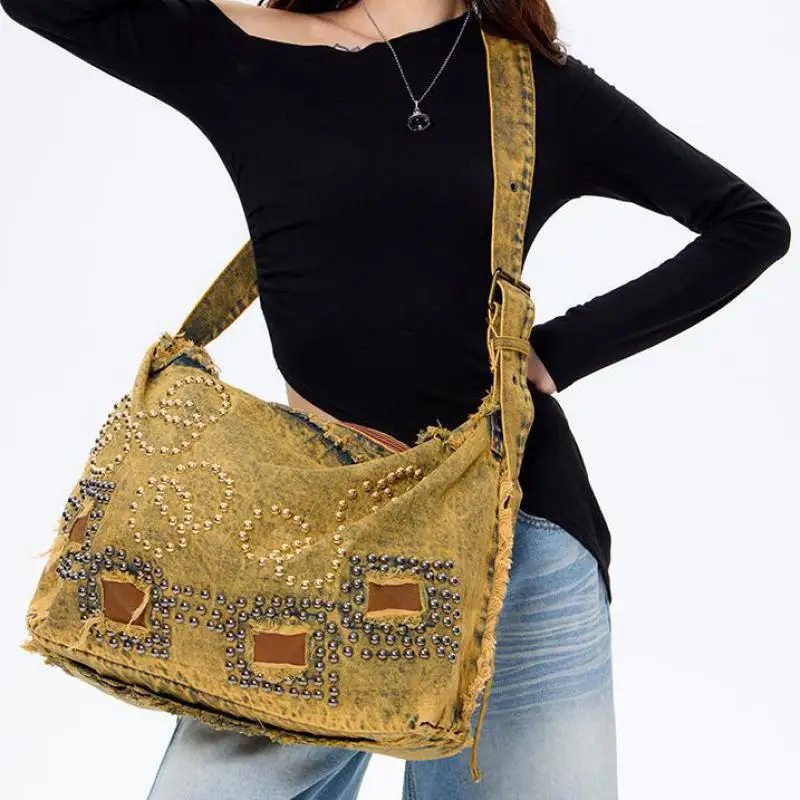 

European And American Fashion Metal Rivet Decoration Original Retro Large Capacity Single Shoulder Crossbody Bag For Women Trend