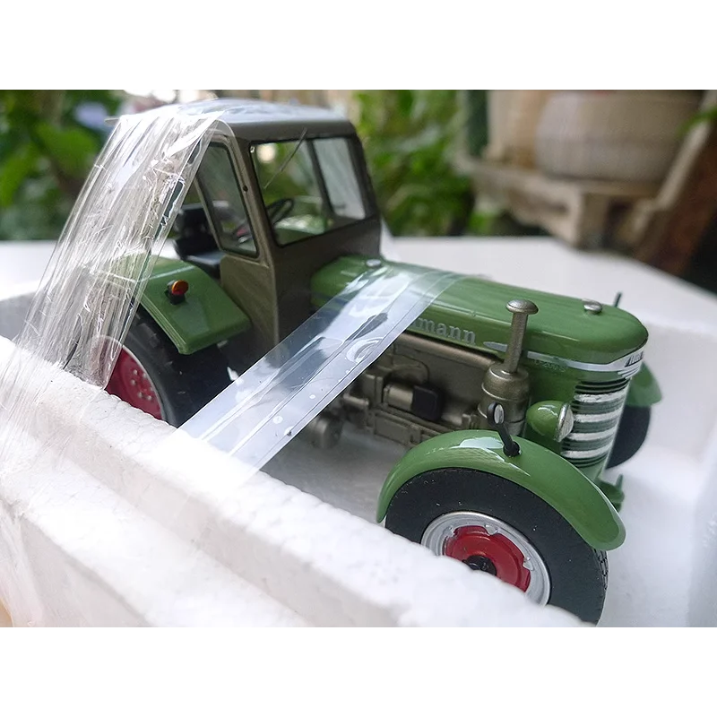 SCHUCO مقياس 1:32 Hurlimann D 200 S جرار من الراتنج الأخضر نموذج سيارة المزرعة لعبة قابلة للجمع هدية تذكارية عرض حلية