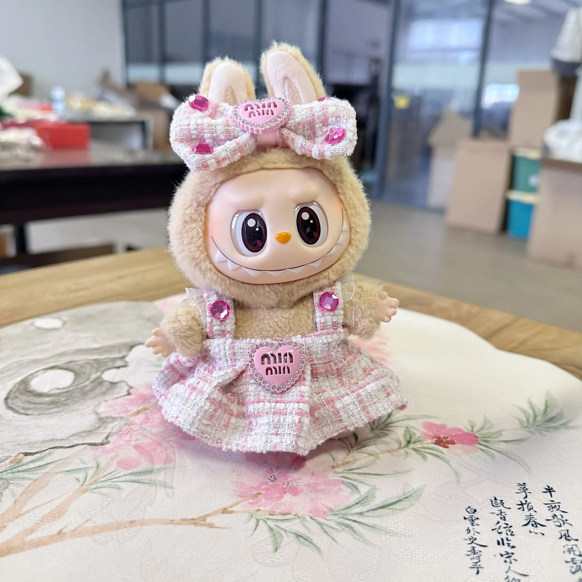 17cm Labubu I II Idol Dolls Cute Mini Plush Doll'S Clothes Korea Kpop Exo Idol Dolls DIY Akcesoria Różowa spódnica Prezenty Nowy styl